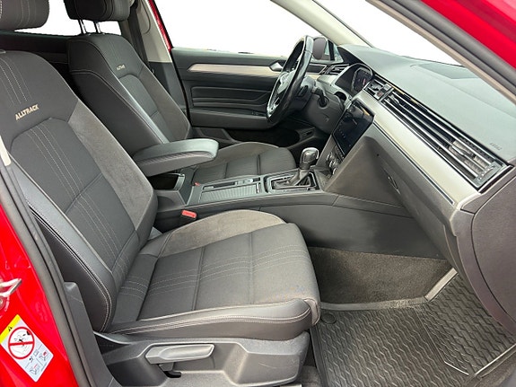 Volkswagen Passat Alltrack 14 of 16
