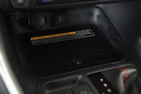 Toyota RAV4 Plug-in Hybrid 12 of 17