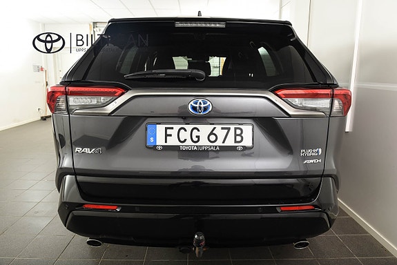 Toyota RAV4 Plug-in Hybrid 4 of 17