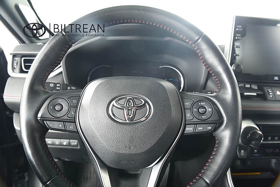Toyota RAV4 Plug-in Hybrid 9 of 17
