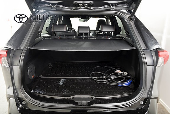 Toyota RAV4 Plug-in Hybrid 8 of 17
