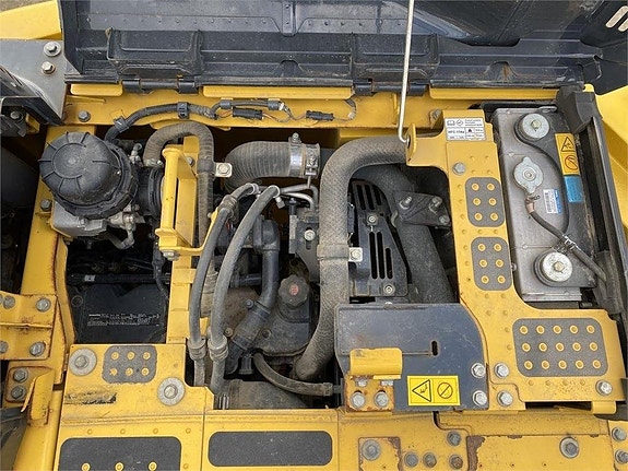 Komatsu PC228USLC-11 8 of 10