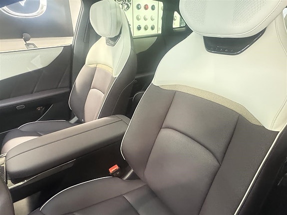 Mazda CX-6e 5 of 9