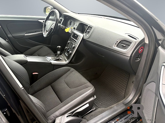 Volvo V60 11 of 16