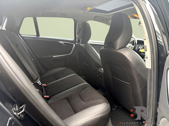 Volvo V60 12 of 16