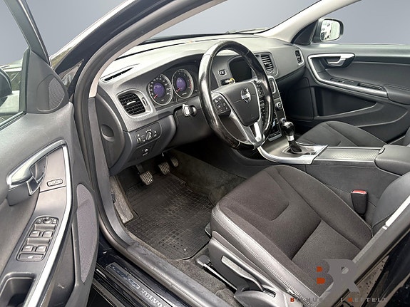 Volvo V60 9 of 16