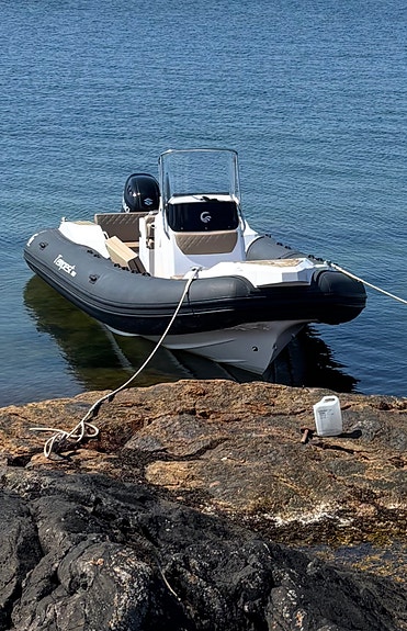 Capelli Tempest 700 SWE med Suzuki DF200-APX - Tuber i tåligt Hypalon 3 of 5