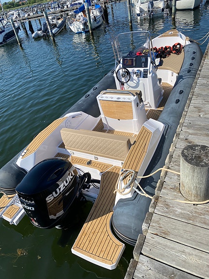 Capelli Tempest 700 SWE med Suzuki DF200-APX - Tuber i tåligt Hypalon 4 of 5