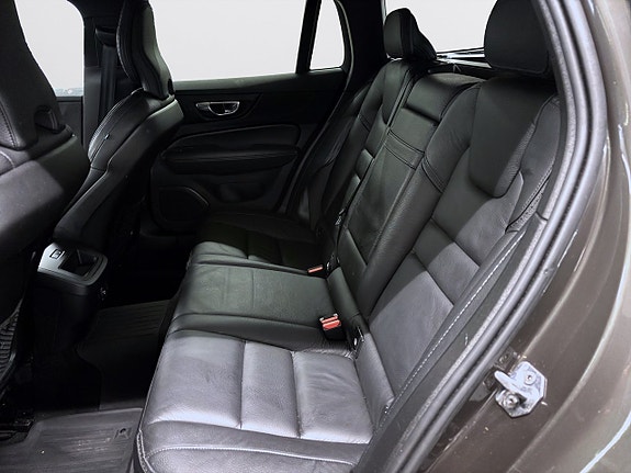 Volvo V60 Cross Country 9 of 14