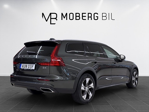 Volvo V60 Cross Country 4 of 14