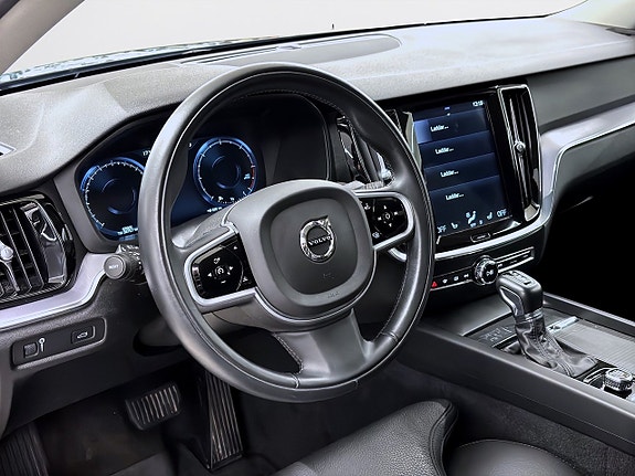 Volvo V60 Cross Country 8 of 14