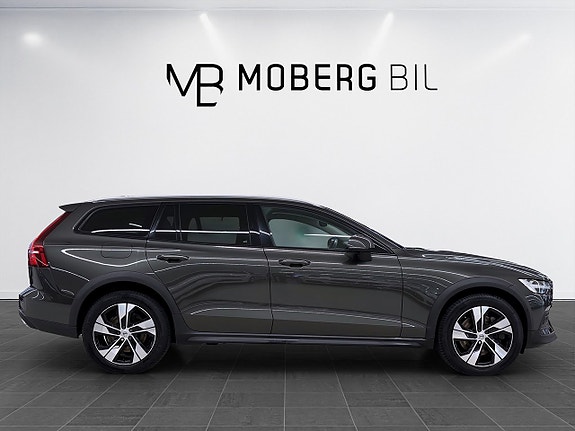 Volvo V60 Cross Country 3 of 14