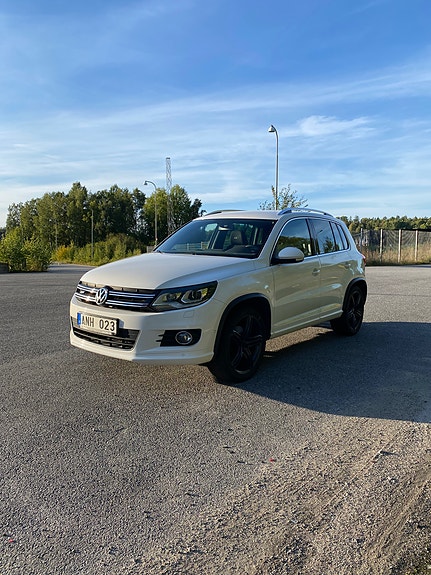 Volkswagen Tiguan 2 of 6