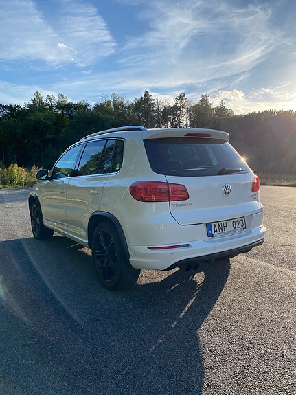 Volkswagen Tiguan 3 of 6