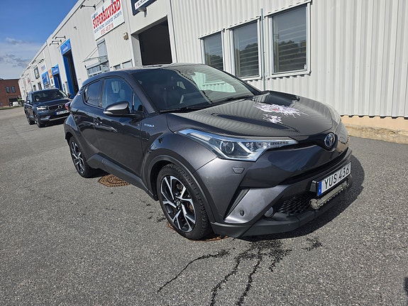 Toyota C-HR 3 of 5