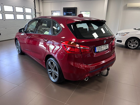 BMW 218i 3 of 18