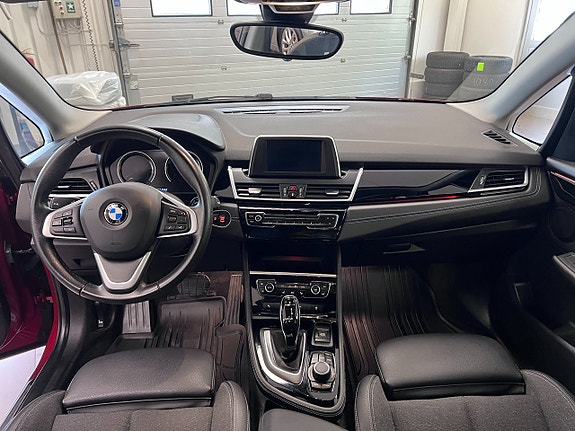 BMW 218i 11 of 18