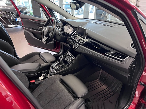 BMW 218i 15 of 18