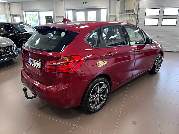 BMW 218i 5 of 18