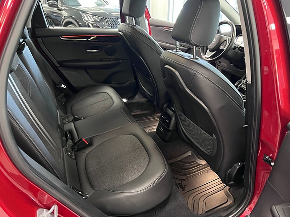 BMW 218i 14 of 18