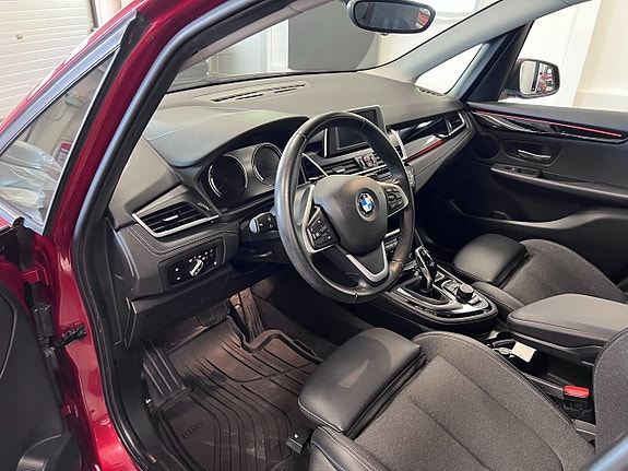 BMW 218i 9 of 18
