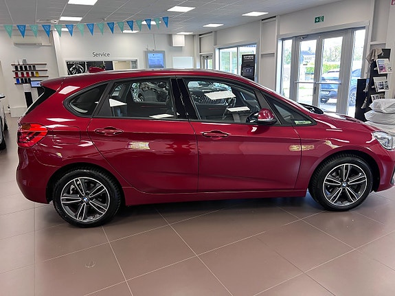 BMW 218i 6 of 18