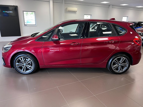 BMW 218i 2 of 18