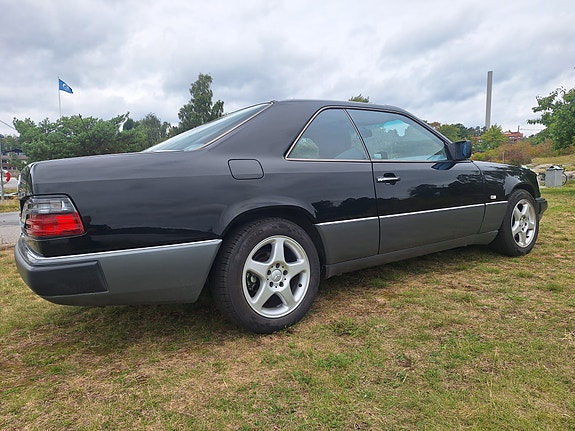 Mercedes-Benz 300 CE 3 of 8