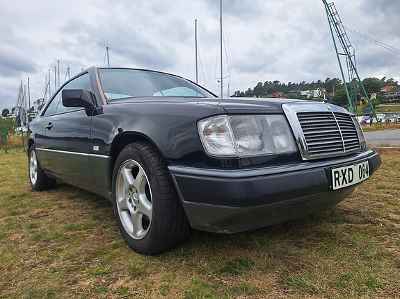 Mercedes-Benz 300 CE 4 of 8
