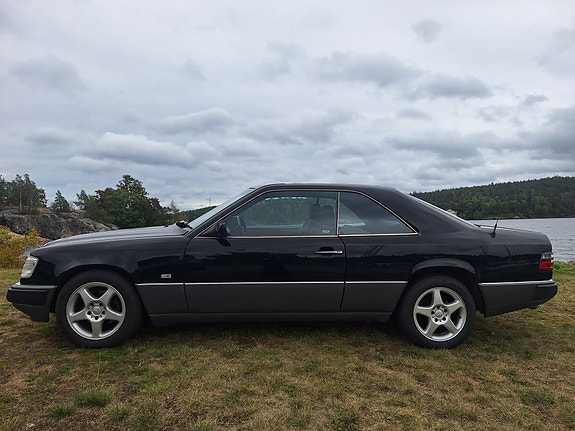 Mercedes-Benz 300 CE 8 of 8