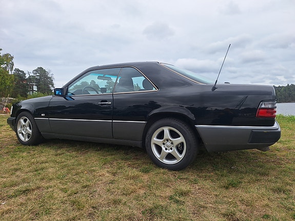 Mercedes-Benz 300 CE 2 of 8