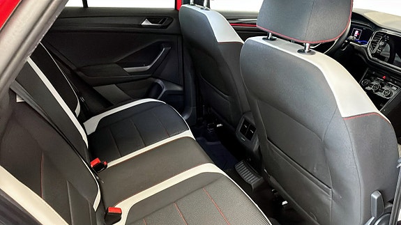 Volkswagen T-Roc 5 of 9