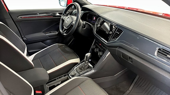 Volkswagen T-Roc 3 of 9