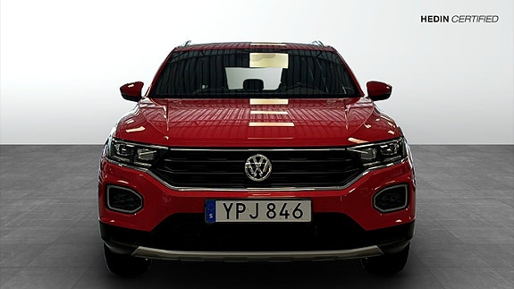 Volkswagen T-Roc 8 of 9