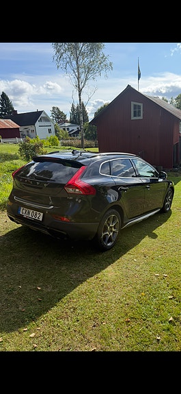 Volvo V40 Cross Country 3 of 8