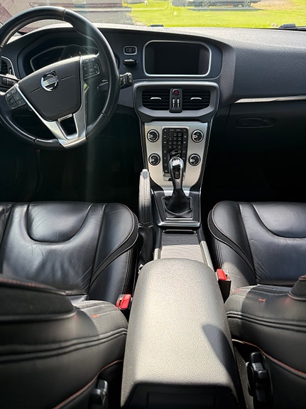 Volvo V40 Cross Country 5 of 8