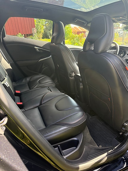 Volvo V40 Cross Country 8 of 8