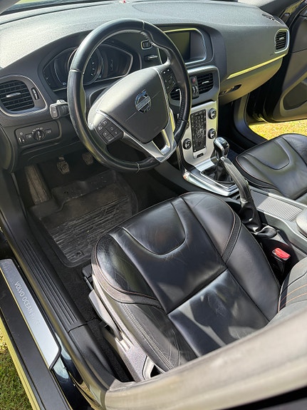 Volvo V40 Cross Country 6 of 8