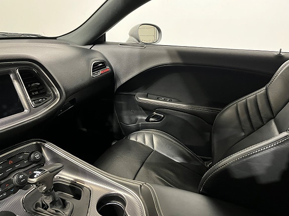 Dodge Challenger 14 of 26