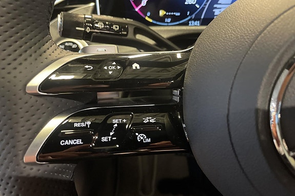 Mercedes-Benz E300 e 13 of 17