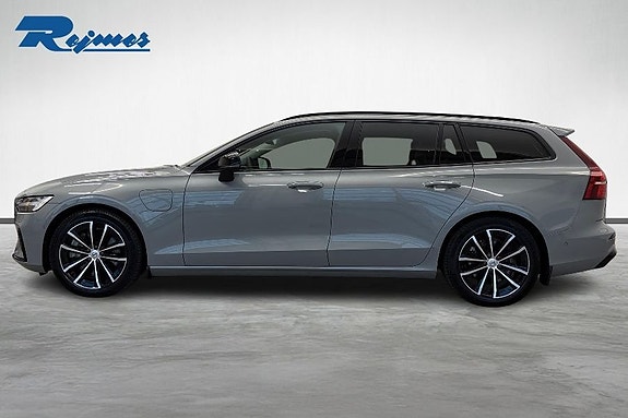 Volvo V60 2 of 27