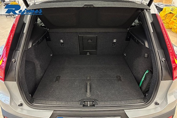 Volvo XC40 14 of 25