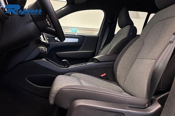 Volvo XC40 8 of 25