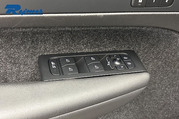 Volvo XC40 25 of 25