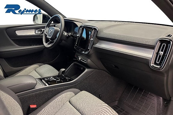 Volvo XC40 6 of 25
