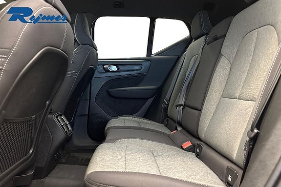 Volvo XC40 9 of 25