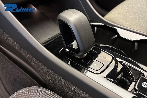 Volvo XC40 17 of 25