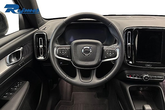 Volvo XC40 11 of 25