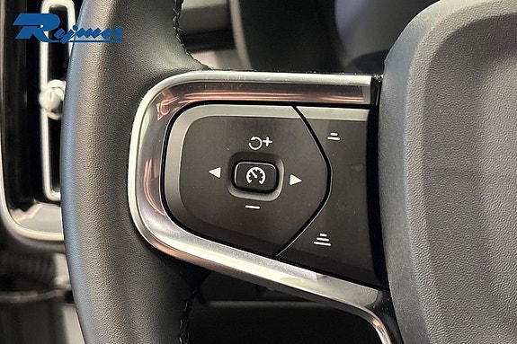 Volvo XC40 15 of 25