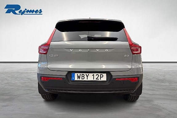 Volvo XC40 5 of 25